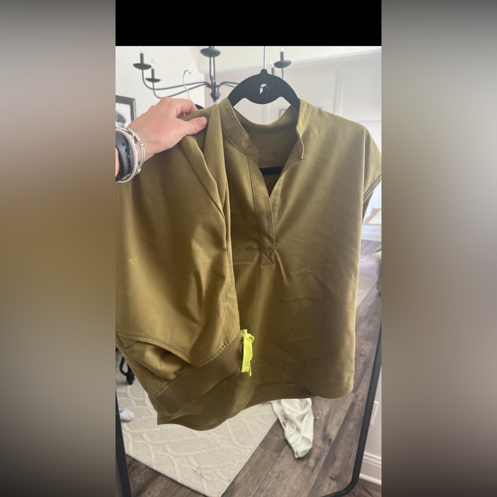 FIGS martini Olive Rafaela scrub top XXS